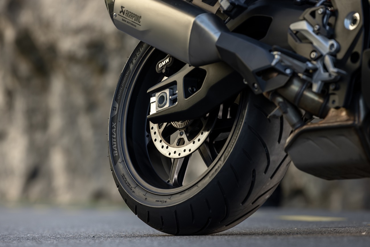 Bridgestone Battlax T33R Sport Touring Tire 150/70ZR17 Rear - Image 3