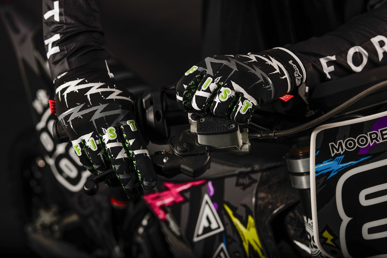 FIST Strapped Taka Higashino Cali Roll Gloves Men's Medium Black/White - Image 3