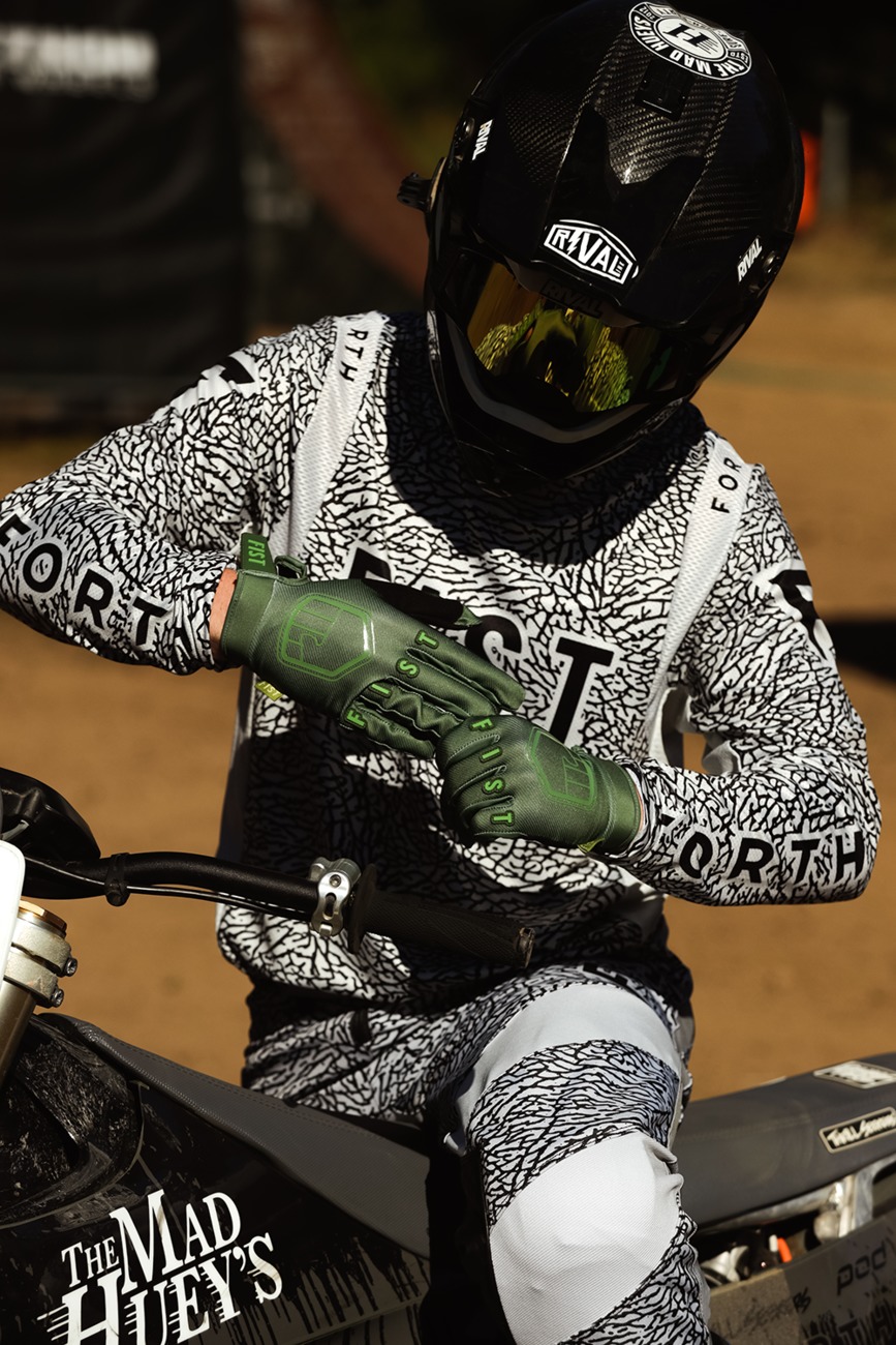 FIST Strapped Stocker Gloves Olive - Men's Medium - Image 3