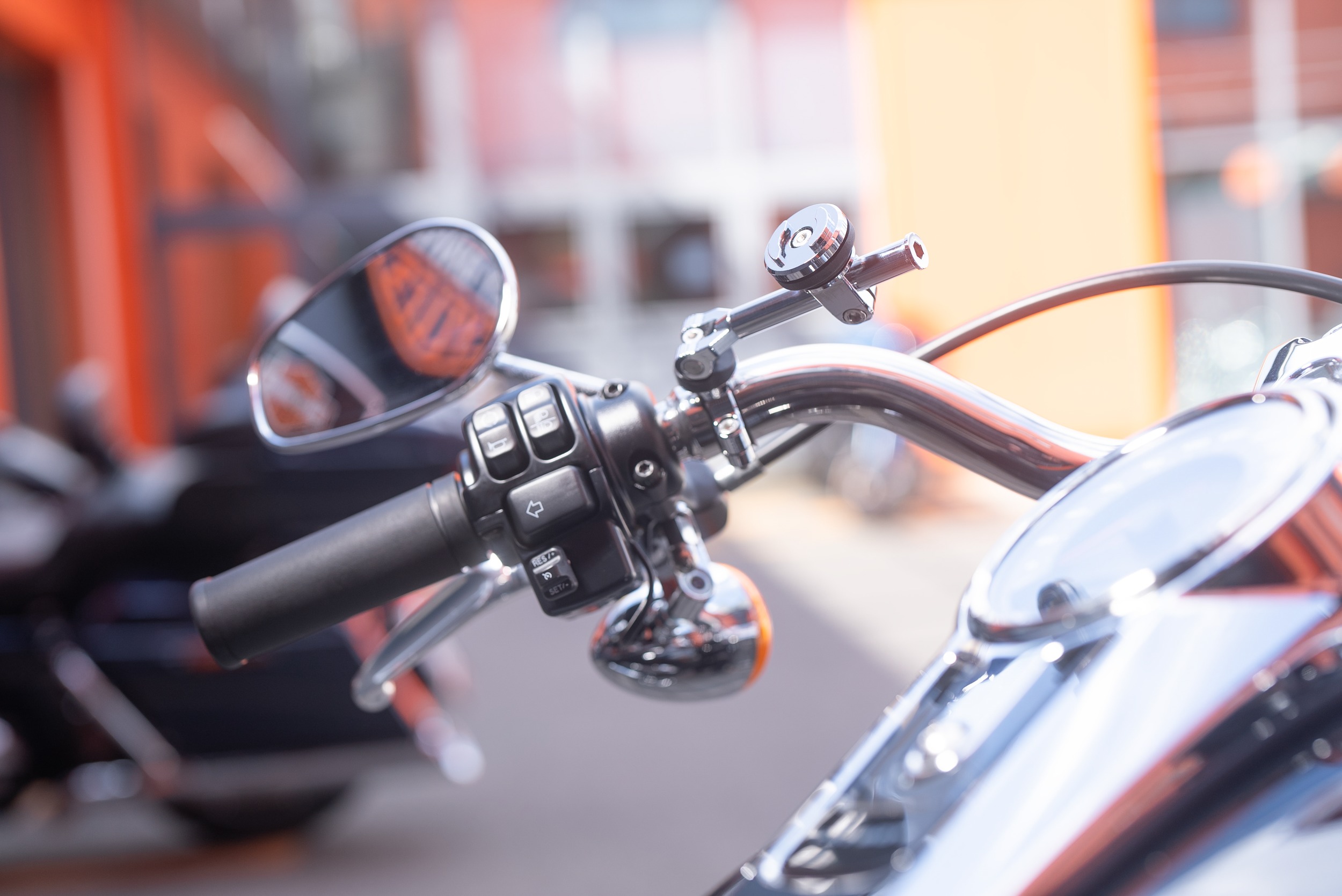 SP Connect Moto Mount 3D Chrome 1.5 in Handlebar Phone Mount - Image 5