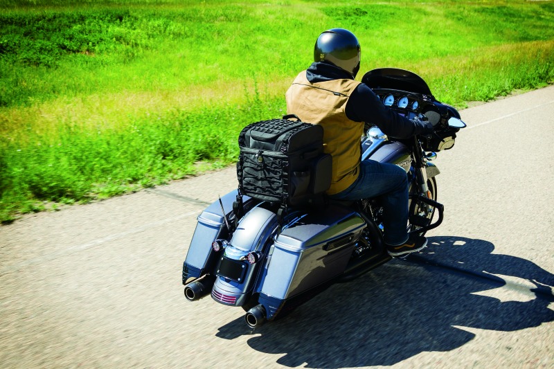 Kuryakyn Momentum Vagabond Motorcycle Storage Bag - Image 12