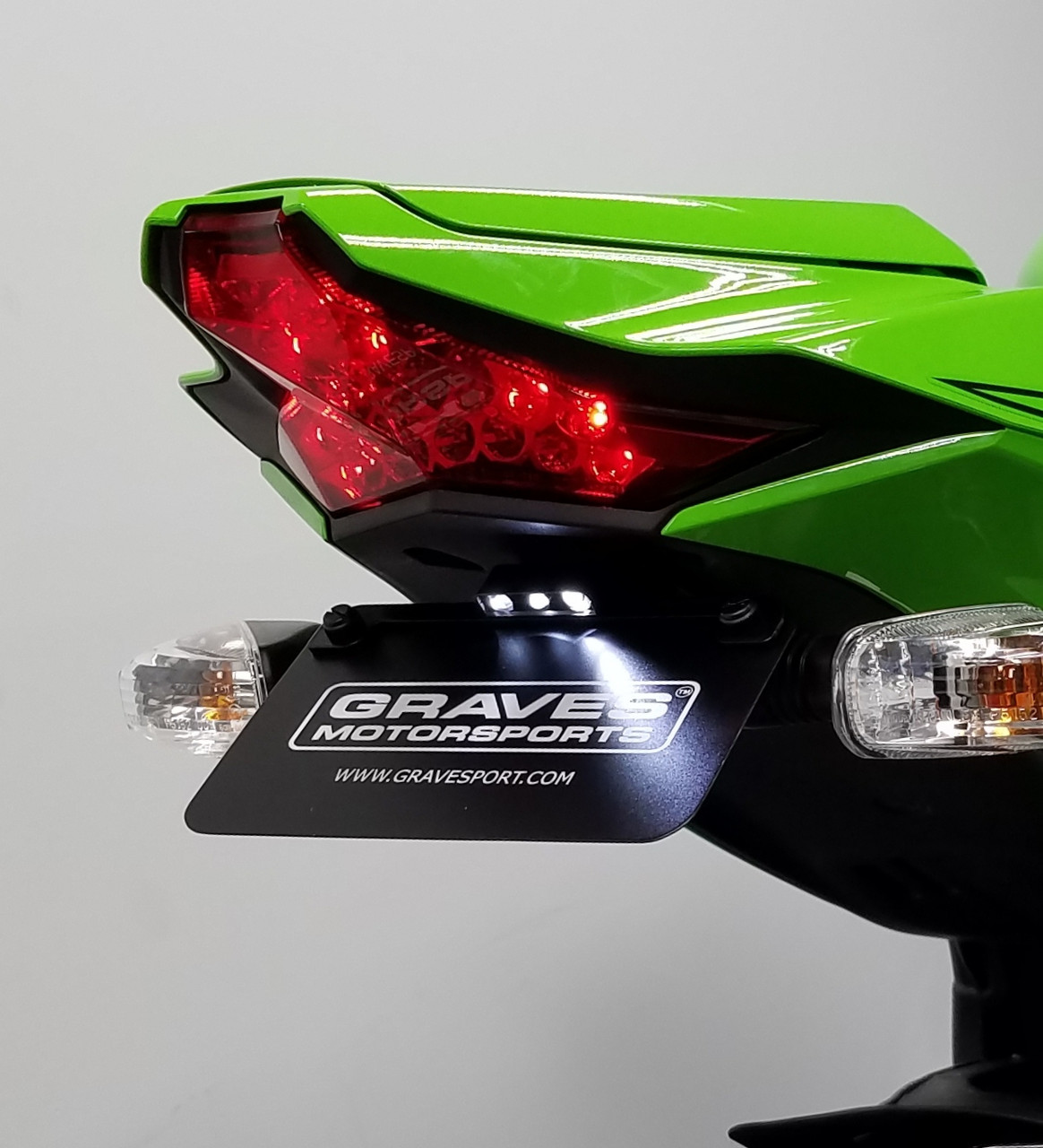 rnm-Graves-ZX10R-Fender-07_62851_1686949114_1280_1280.jpg